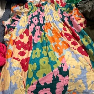 High neck, ruffle sleeve